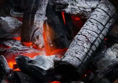 Τι είναι τα παραδοσιακά ξυλοκάρβουνα και πώς παράγονται;